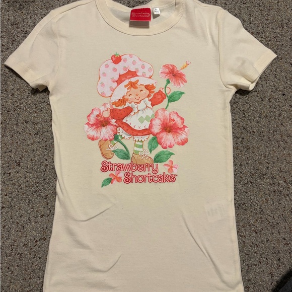 Hollister Tops - Strawberry Shortcake Baby Tee
